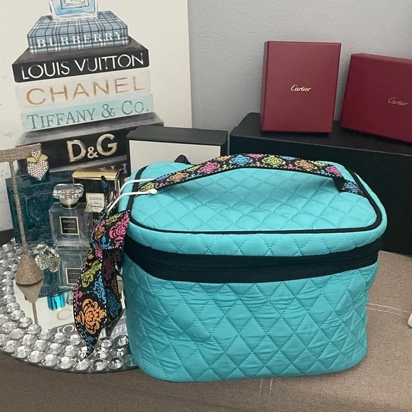 ✨Turquoise Quilted Zipper Cosmetic Train Case✨NWT - Picture 2 of 9